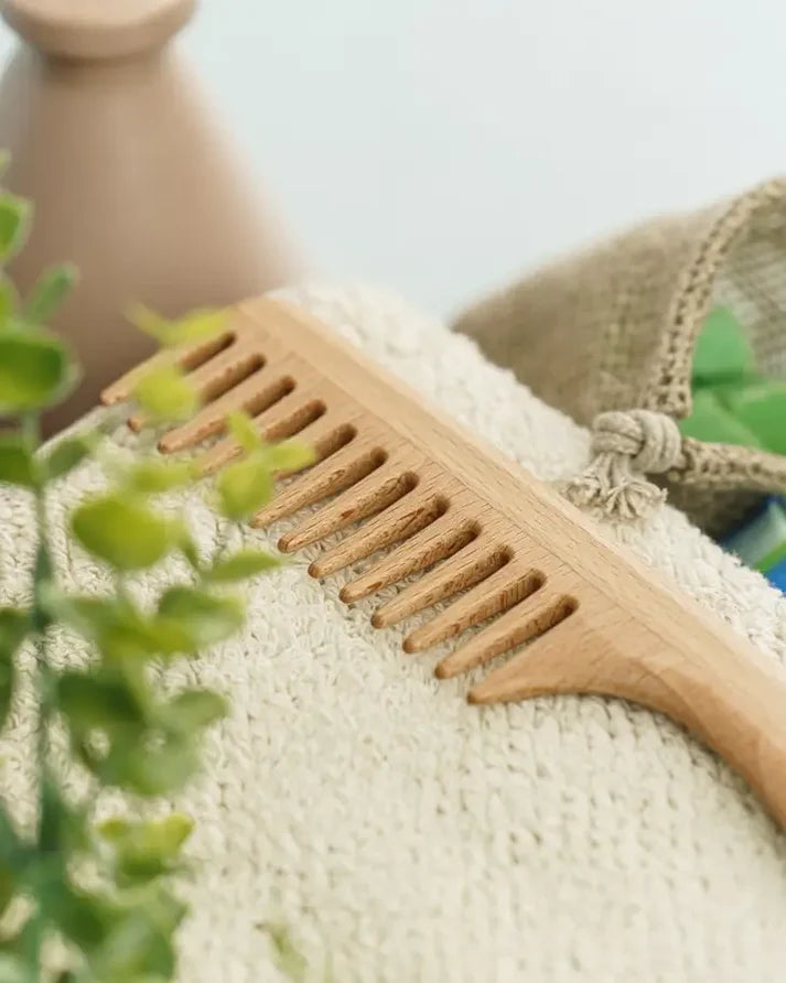 Wide‑Tooth Comb with Handle – Natural, Anti‑Static & Gentle Detangling for All Hair Types