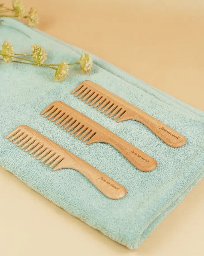 Wide‑Tooth Comb with Handle – Natural, Anti‑Static & Gentle Detangling for All Hair Types