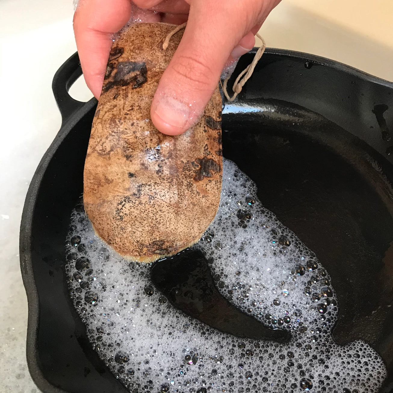 Washing‑Up Scraper – Natural Coconut Husk Scraper for Tough Residue
